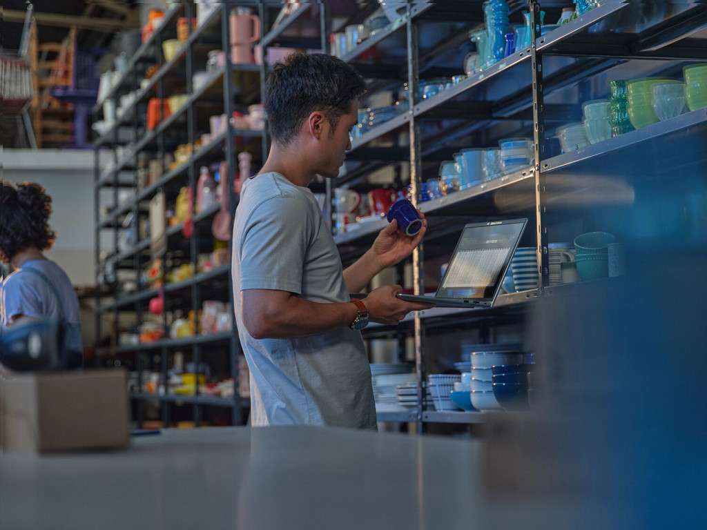 HP ProBook 4 G1i AI PC Intel Core Ultra 7 255U Laptop 35,6 cm (14") WUXGA 16 GB DDR5-SDRAM 512 GB SSD Wi-Fi 7 (802.11be) Windows 11 Pro Sølv