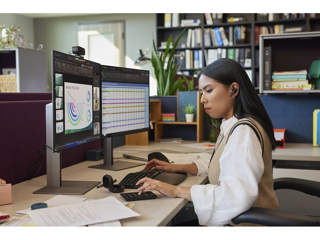 HP Poly Poly Voyager Free 60+ UC-bordoplader med touchskærm til BT700 USB-A-adapter, sort