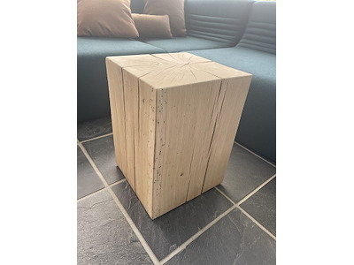 ROOMZ Massiv egetræs blok podie, 90 cm høj